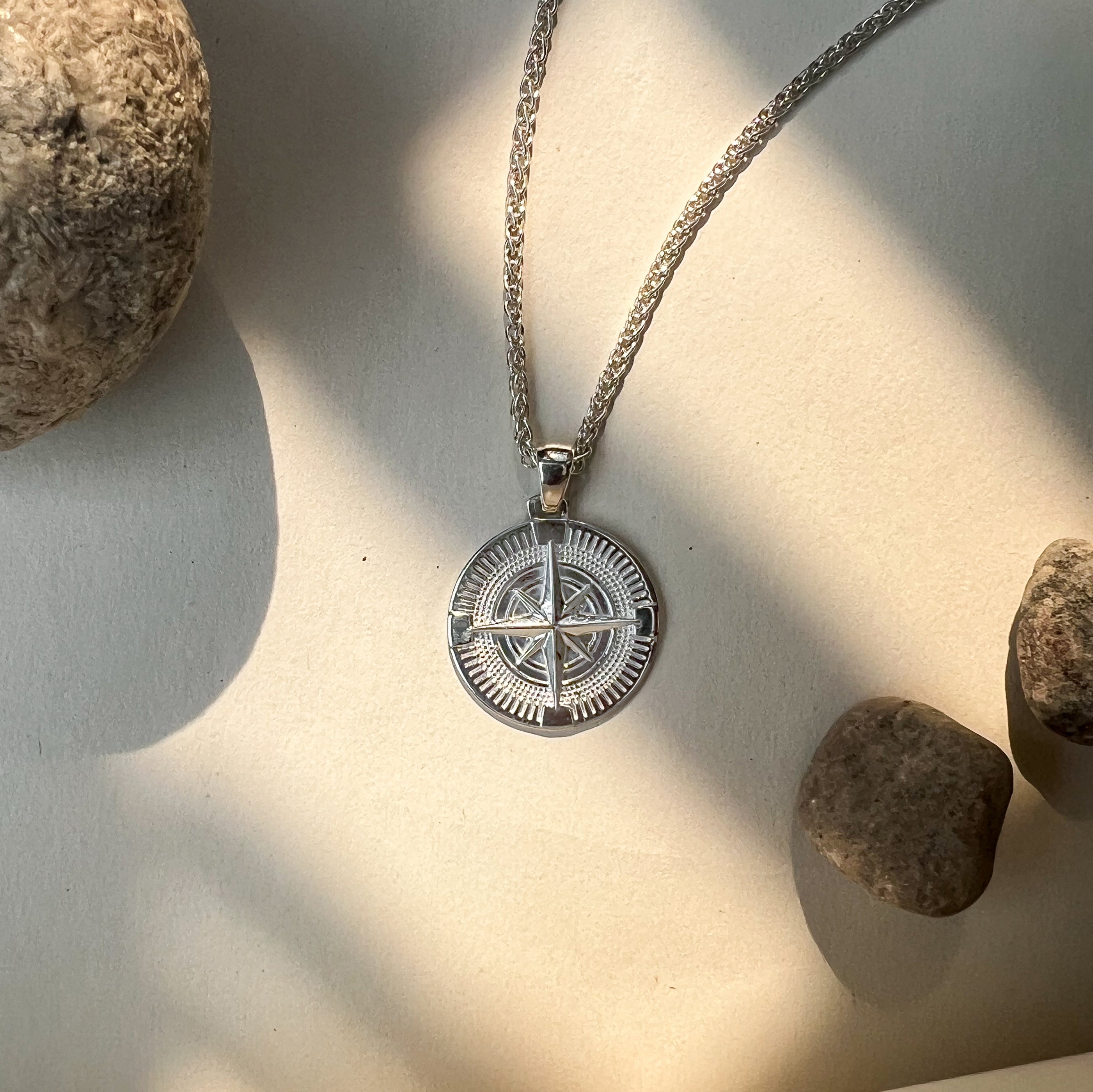 Rose des Vents necklace