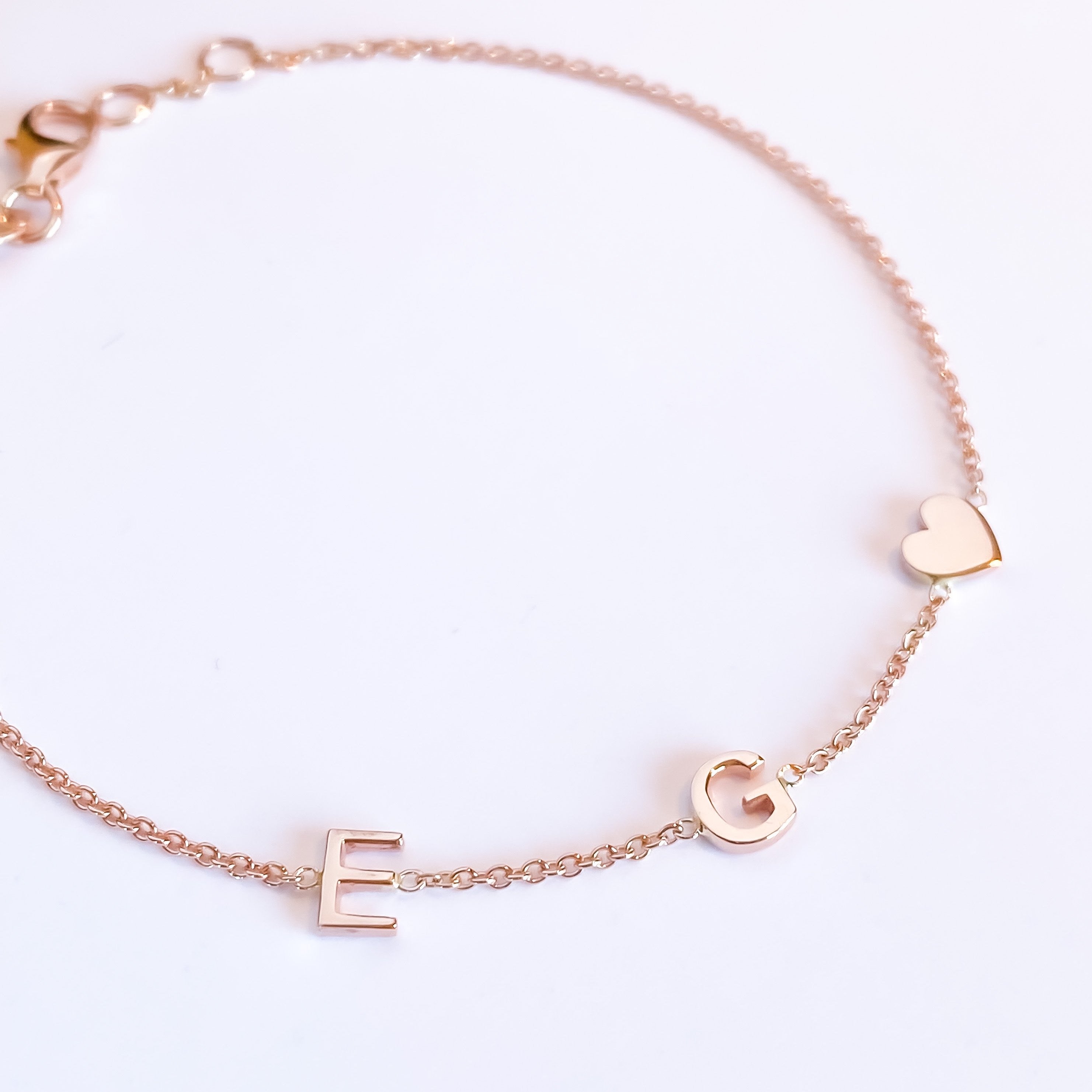 Bracelet initial - lettres carrées